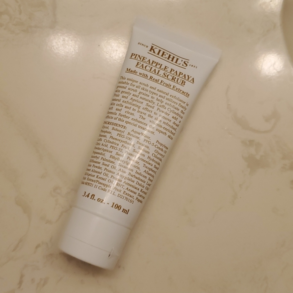 Kiehl's Pineapple Papaya Facial Scrub
